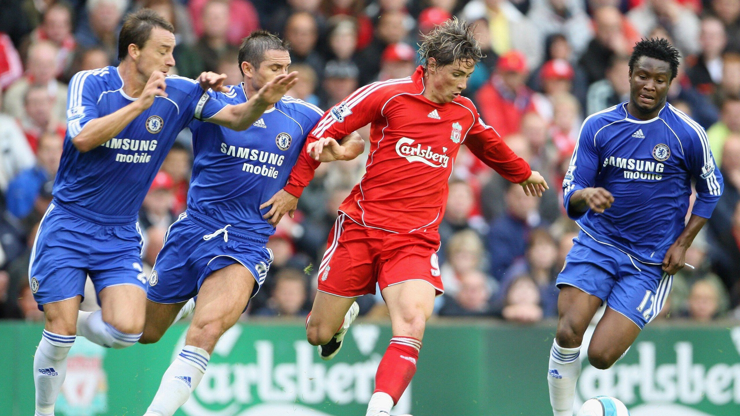 曼联不断突破!,C罗连续二十场比赛得分超过出色发挥观众掌声雷动